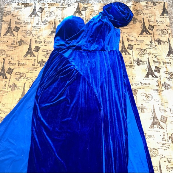 Fashion Nova NWT! Royal Blue Rosalia Stretch Velvet Maxi Dress Size 2X - Picture 4 of 15